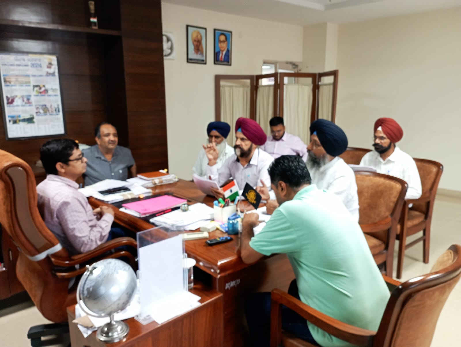 Meeting with the representatives of political parties regarding the rationalization of polling stations under the special cursory correction of voter lists-2025 campaign.